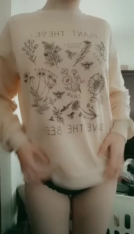 🎉 18yo Slut's Birthday Tease: DMs Open for My 19th! 🔥🍑