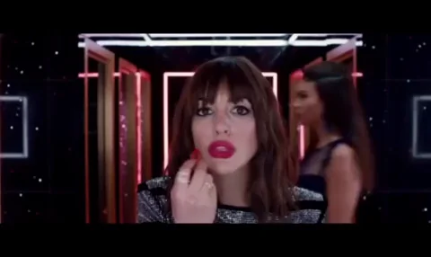 🔥 Anne Hathaway's Sultry Club Tease - Jerk to Her Juicy Lips & Curves! 💋🍆
