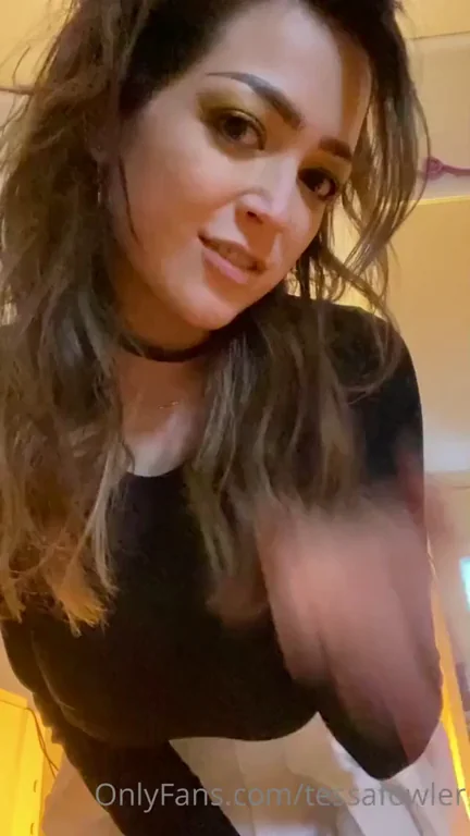 🔥 Sexy Skirt & Titty Tease Reveal 😈