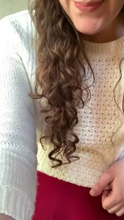 dropping out of my cozy sweater ?