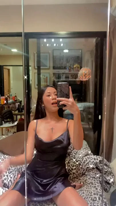 Petite Slut Begs 5 Guys to Drool Over Her Tiny Body 😈💦
