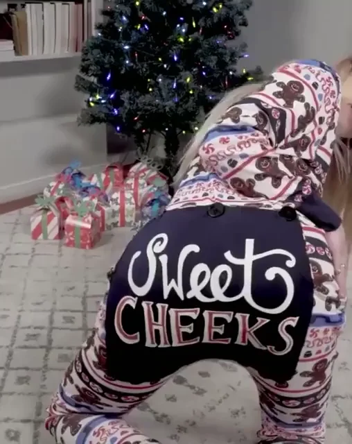 Sweet Cheeks 🍑 Xmas Tease 🔥