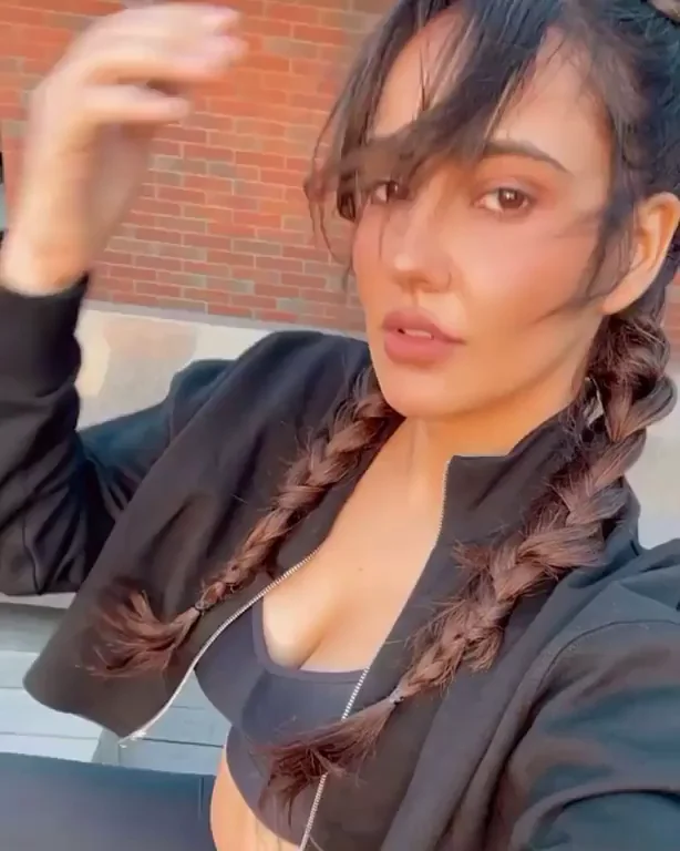 Neha Sharma Cleavage
