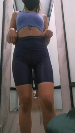 PAWG Babe Teases Facesitting in Fitting Room 🍑💦??