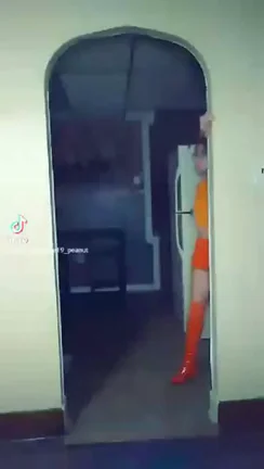 🔥 Sexy Velma Cosplay Tease in Kitchen Doorway 😈