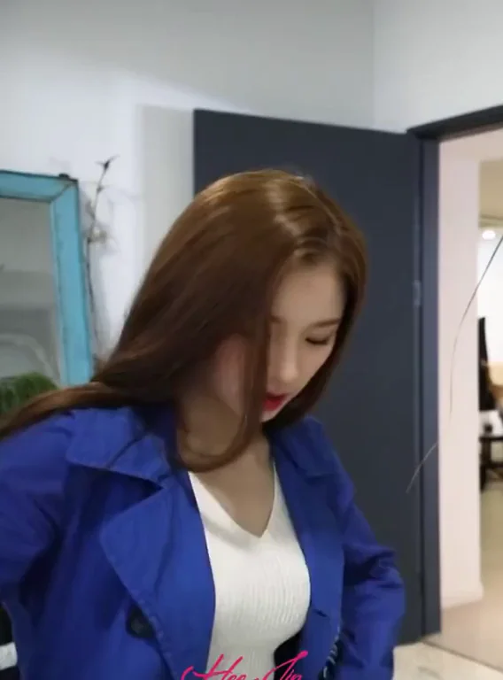LOONA Heejin's Busty Trench Tease