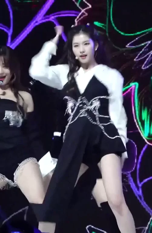 TWICE - Sana