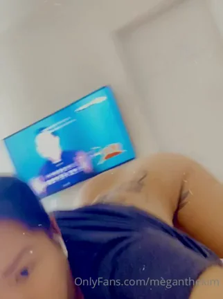 ?Hot girl shakes her big juicy ass?FREE CONTENT IN COMMENTS?