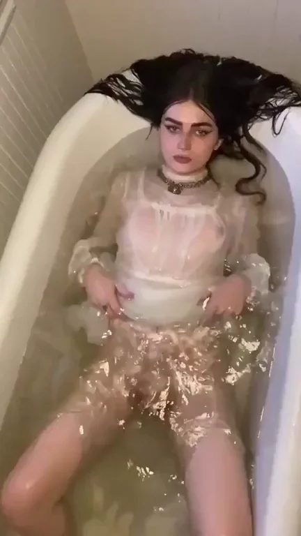 Bathtub Tease with Sexy Trans Hottie 💦🛁