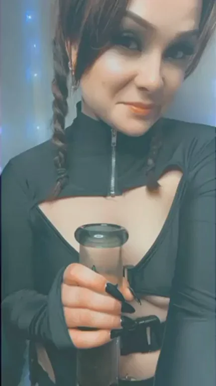 Wanna Hit This Bong With Me? 🔥💨🍃