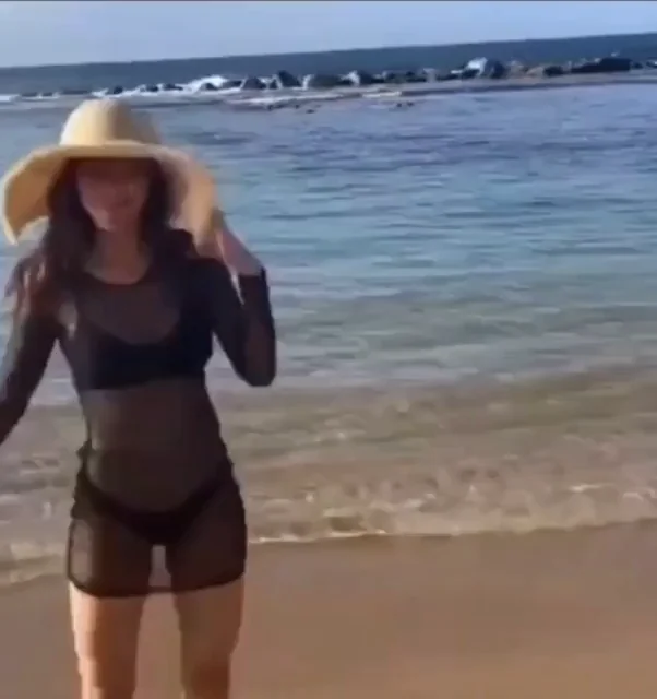 Yanet García and Issa Vega doing the Booty at Beach challenge