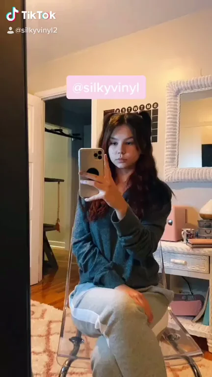 🔥 Naughty Redhead Tease in Gray Hoodie on NSFW TikTok 💋