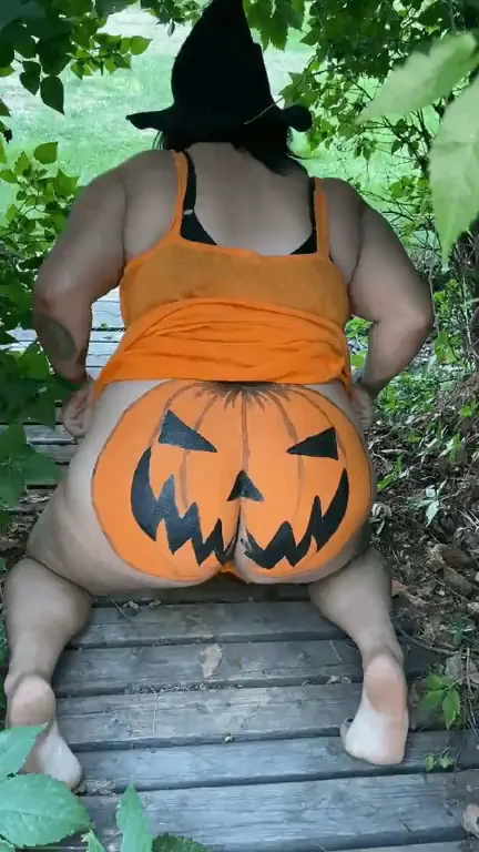 🍑 Grew These Massive Pumpkin Asses for Halloween! 🎃🔥