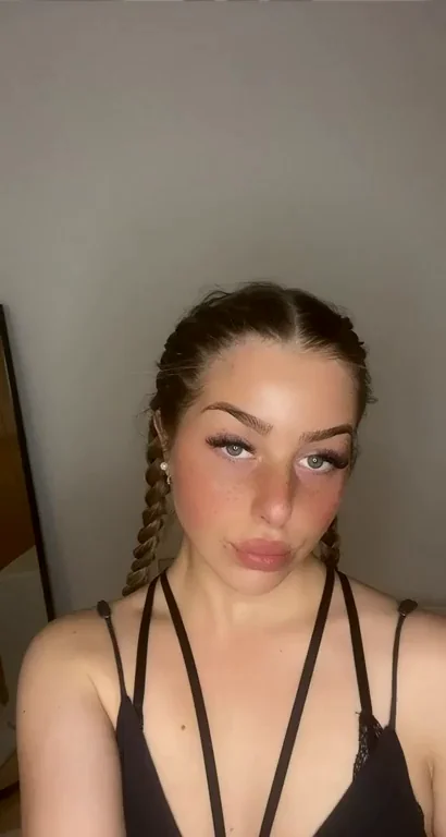 Curvy Slut in Black Lingerie: Ride My Thick Ass? 🍑🔥