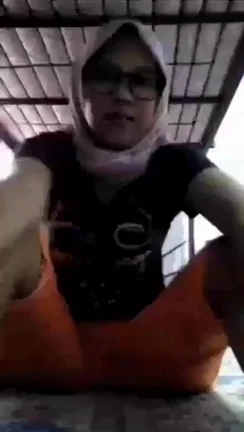 Hijabi Asian Slut Spreads Wide & Flashes Wet Pussy 😈🔥