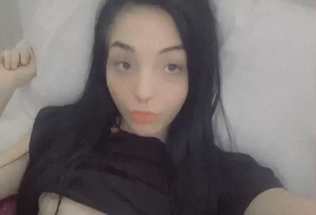 ?? Upvote if you would suck my wet pussy ???