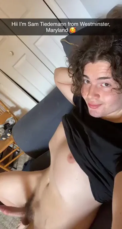 Exposing myself makes me feel soo horny! ?