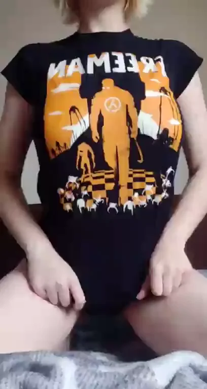 🔥 Half-Life Shirt Titty Drop Surprise! (OC) 🍈🍈