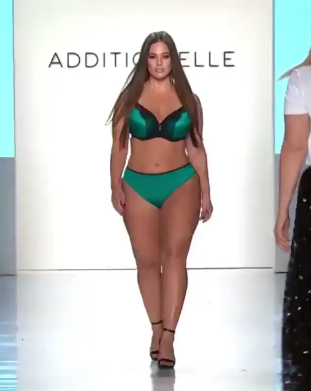 Ashley Graham's Thick Thicc Runway Tease 🔥🍑 NYFW 2018