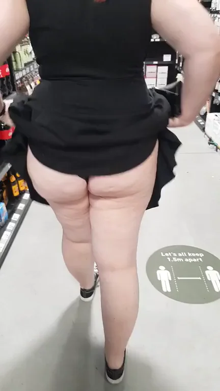 Thick BBW Slut Flashing Fat Ass in Grocery Store 🛒🍑🔥