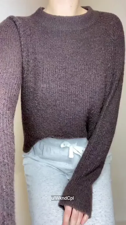 Sweatpants & Panties Slipping Off: Teasing Ass Reveal for Your Eyes Only