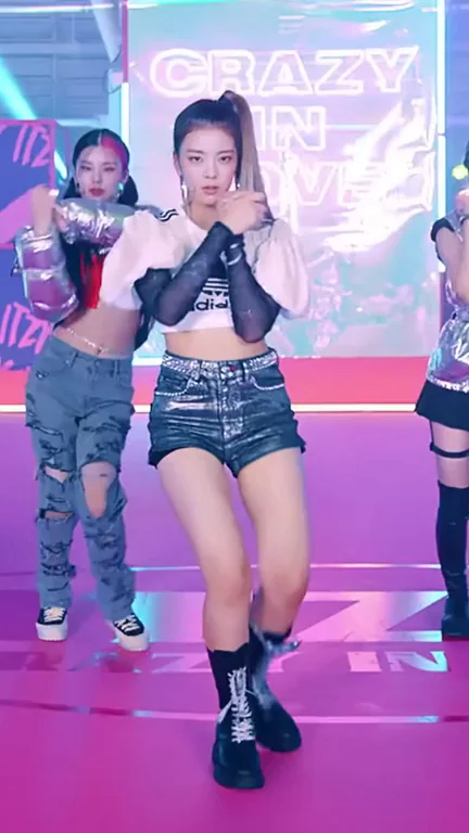 🔥 ITZY Lia's Slutty Dance Tease in Tiny Shorts 💦