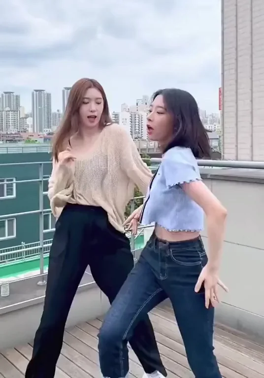 Rocket Punch - Yunkyoung & Suyun