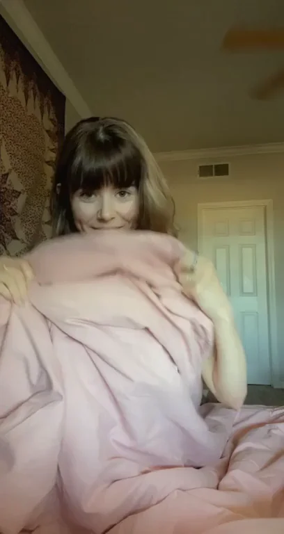i want to lay in bed with YOU all day ??
