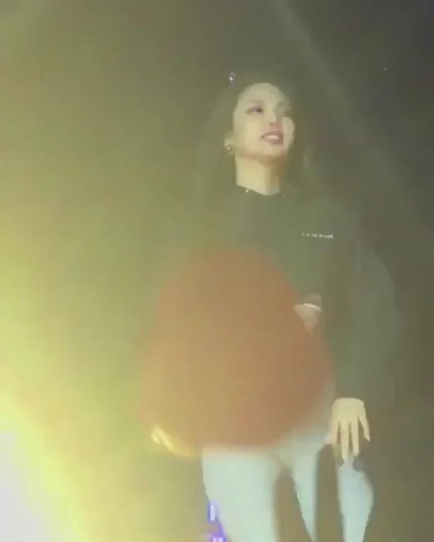 Jennie Blackpink Teasing with Her Juicy Ass Ball on Stage