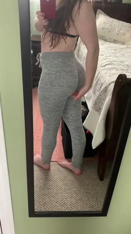 Tight pants big jiggle