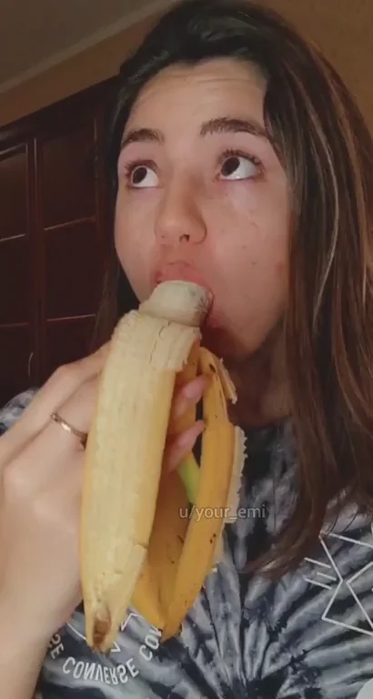 Wanna Fuck My Tight Teen Mouth? 🍌💦