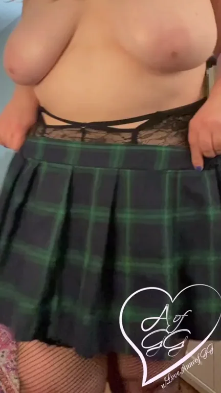 Oops! Dropped My Stuff & Flashed These Thick Tits & Juicy Ass 🍑💦 (OC)