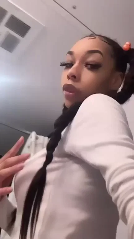 I need someone to play with ?