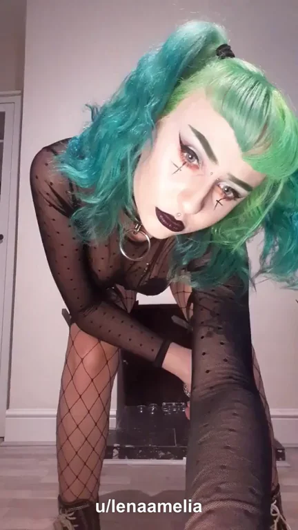 I seem to always get a good response here ? so... do y'all like my outfit?