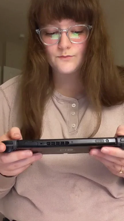 Gamer Girl with Saggy Tits Wants Games & Tit Play 😏🎮🍈🍈