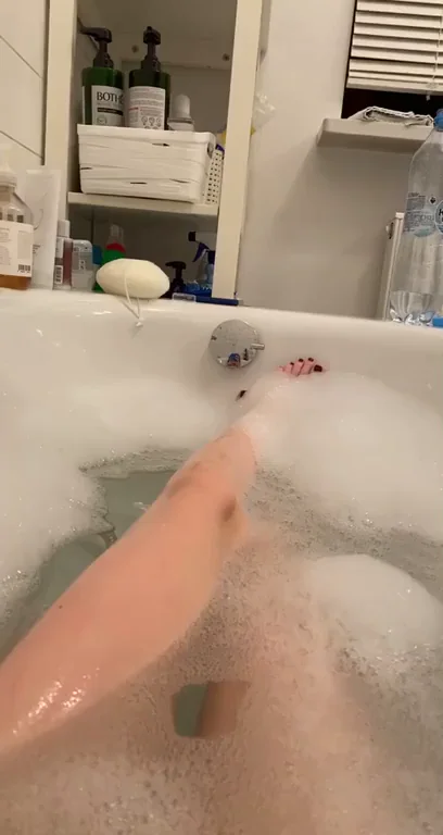Join Me in the Tub? 🛁🍑 Legs Tease