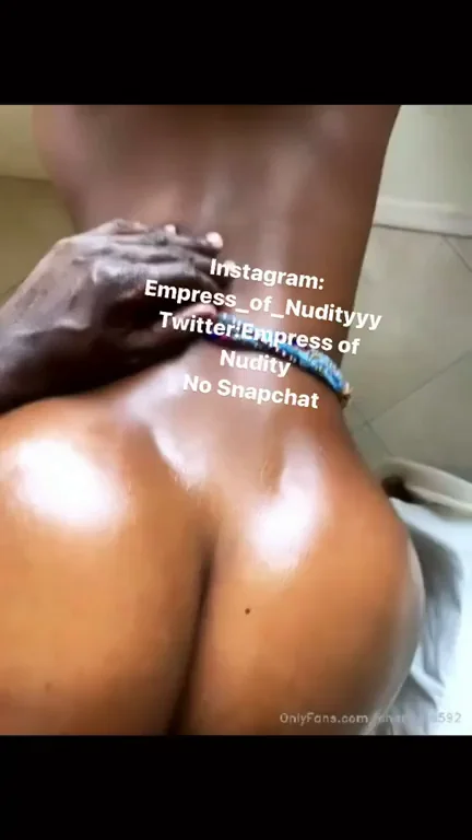Obsessed with Her Juicy Back Dimples? 🍑🔥