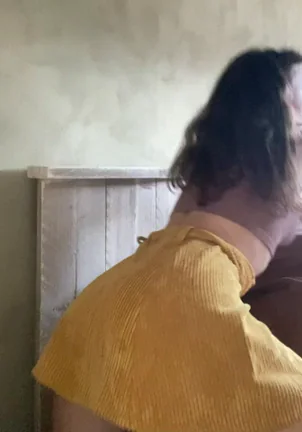 Skirt Up, Pussy Out – Super Easy Tease 😈👗💦
