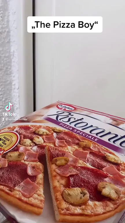TikTok Slut Trades Pizza for Throatpie Delivery