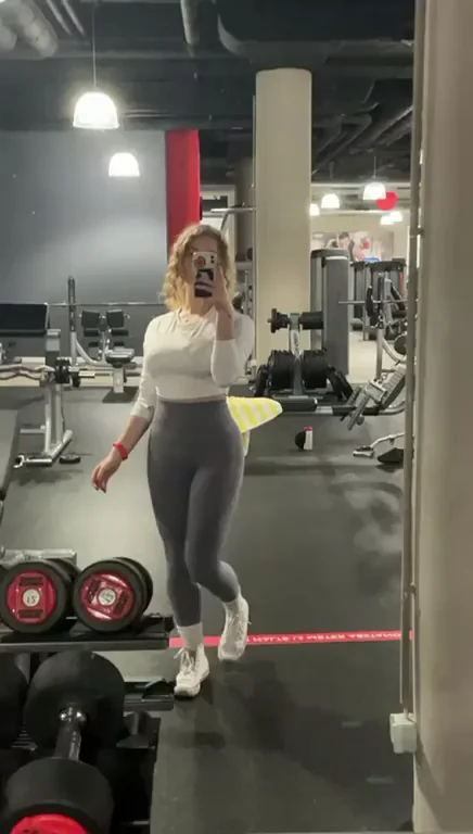 Would you fuck a thick, 2002 girl??