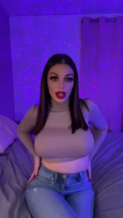 I love how turtlenecks embrace my 34DDD boobs