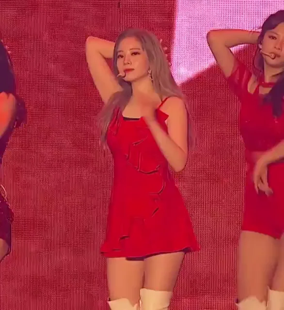 TWICE - Dahyun & Sana