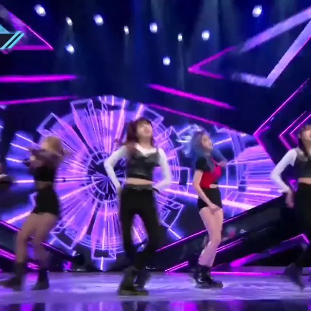 🔥 Kang Xiwon Purple-Haired Slut Tease on Stage 💜🍑
