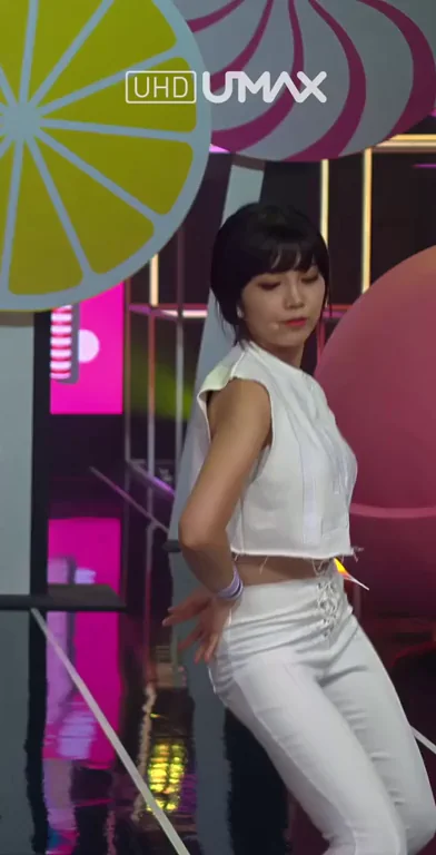 Eunji's Slutty White Ass Tease on UHD UMAX Stage