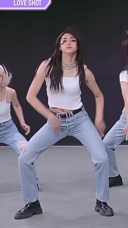 🔥 Aisha from Everglow Teases in Tight Jeans - Love Shot Fap Fuel 💦