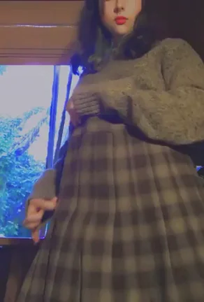 Tiny Audrey Horne wannabe stripping for ya ???