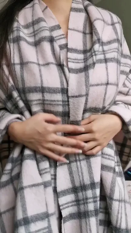At this time of year it is important to wear a scarf to keep yourself warm! (??FREE LINK MEGA IN THE COMMENTS??)