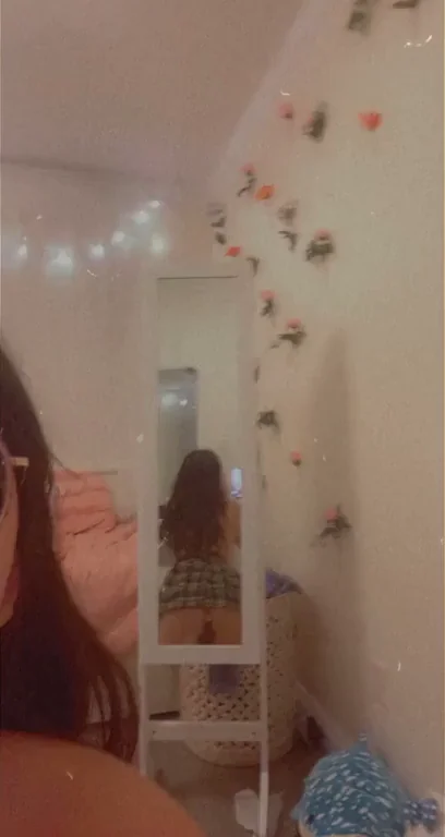 upskirt butt plug hehe ?