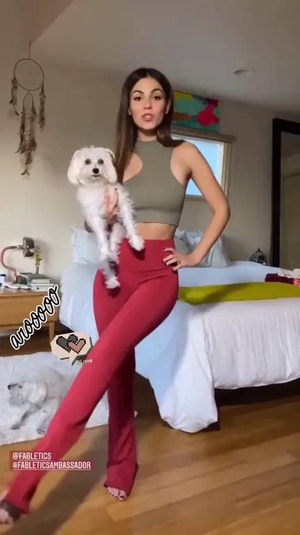 Victoria Justice’s booty is irresistible