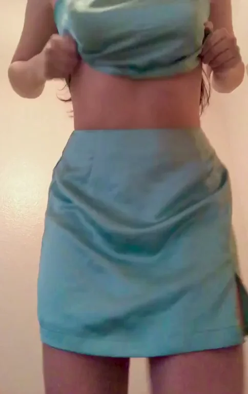 Dropping out of my tight blue set ?